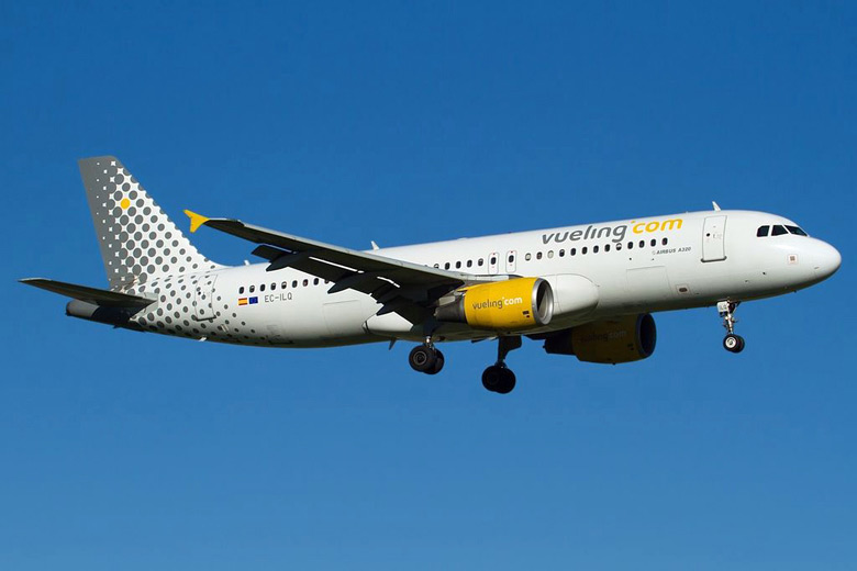 Latest updates on Vueling flights across Europe - © <a href='https://commons.wikimedia.org/wiki/File:Airbus_A320-214,_Vueling_Airlines_JP7727320.jpg' target='new window o' rel='nofollow'>Fabrizio Berni</a> - Wikimedia <a href='https://commons.wikimedia.org/wiki/Commons:GNU_Free_Documentation_License,_version_1.2' target='new window l' rel='nofollow'>GFDL-1.2</a>