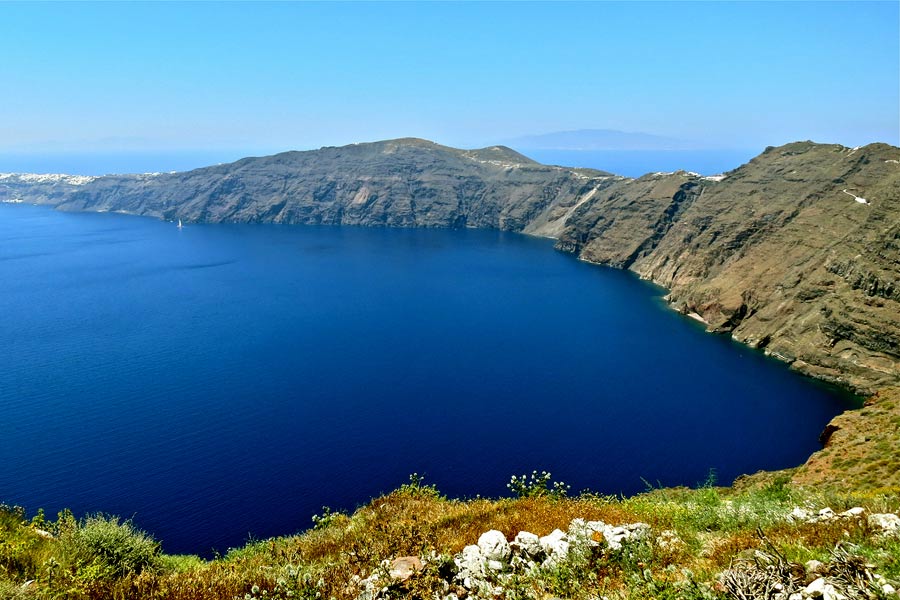 On the hike from Oia to Fira