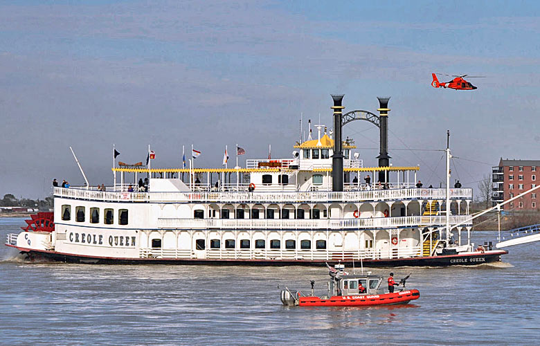 The paddlewheeler Creole Queen on the Mississippi River