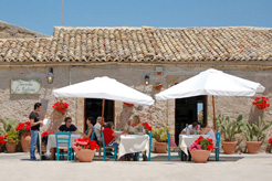 How to find great food on holiday