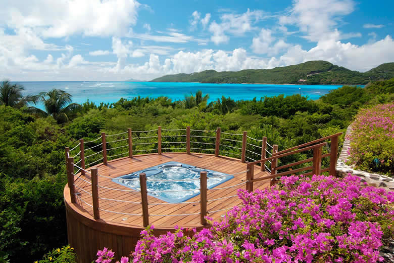 Luxury Caribbean villas with a jacuzzi