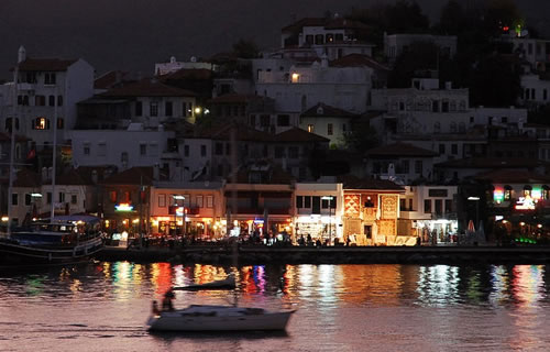 Nightfall in Marmaris © Mstyslav Chernov - Wikimedia Commons