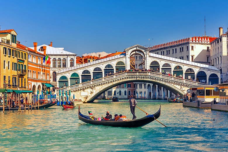 The Rialto, Venice's oldest bridge in the heart of the city, Italy © S Borisov - Fotolia.com