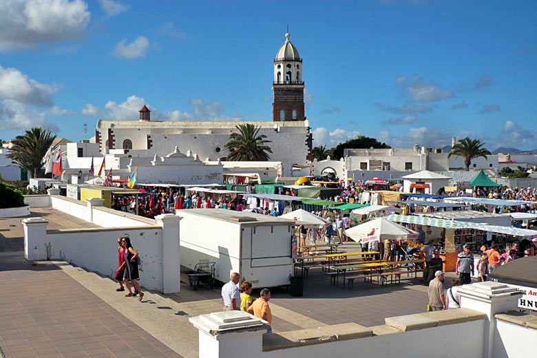 Sunday market in Teguise, the old capital of Lanzarote © Wiki05 - Wikimedia Commons