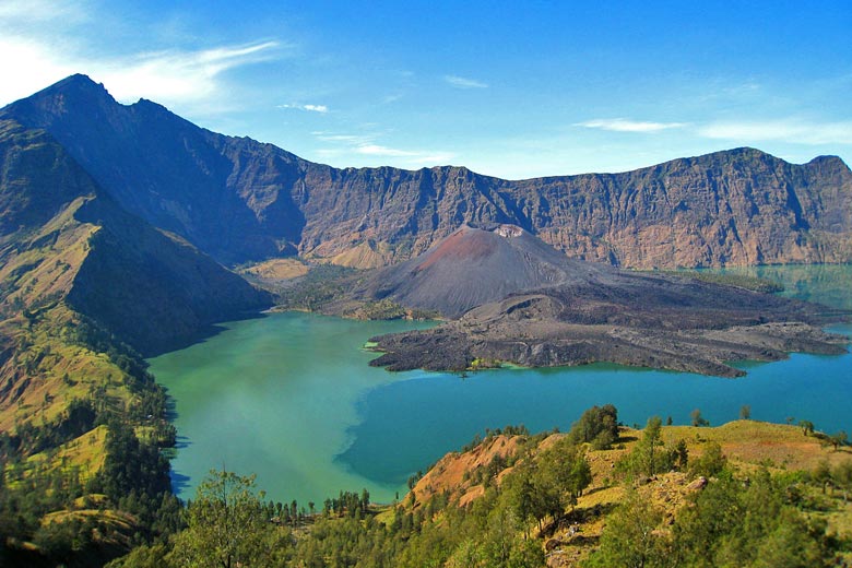 View from the crater rim on Mount Rinjani © Petter Lindgren - Wikimedia Commons View from the crater rim on Mount Rinjani © Petter Lindgren - Wikimedia Commons