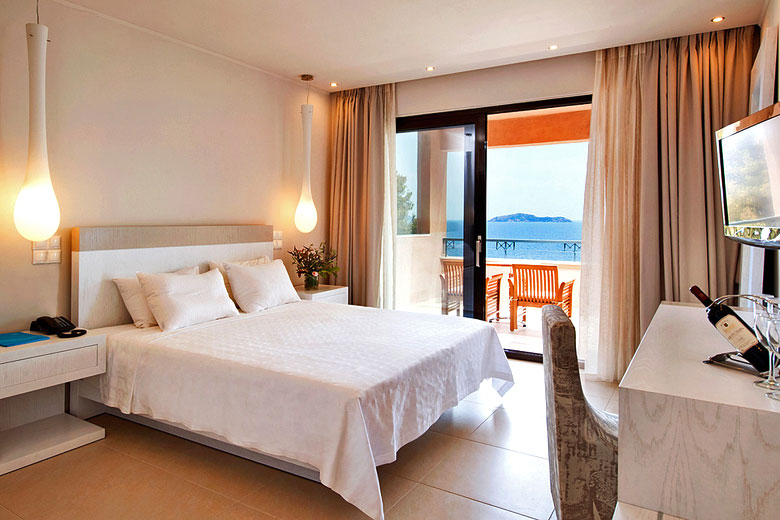 Room at Kassandra Bay Resort © KassandraBayResort - Flickr Creative Commons