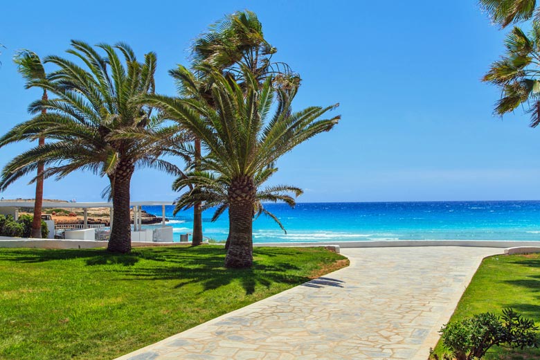 Nissi Beach, Ayia Napa © Marcin Krzyzak - Fotolia.com Nissi Beach, Ayia Napa © Marcin Krzyzak - Fotolia.com