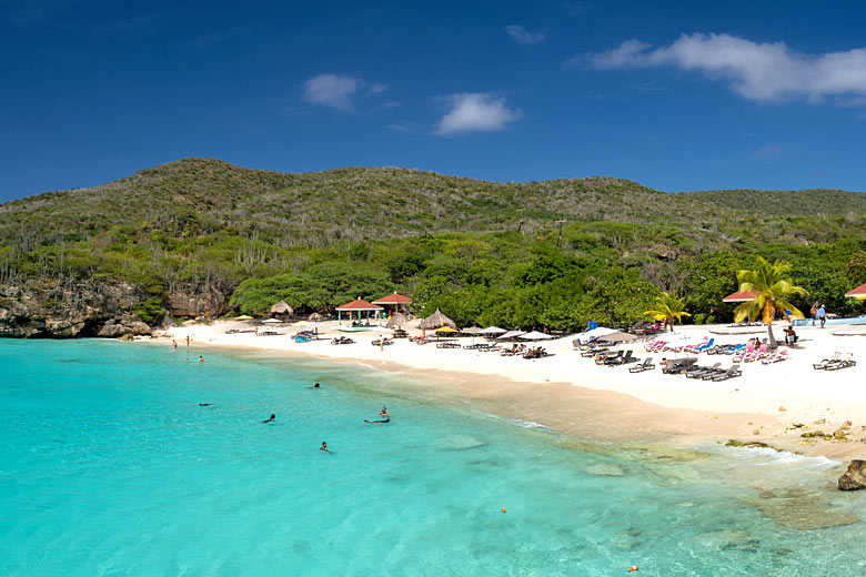 Caribbean holidays: Kenepa Beach, Curaçao © Fokke - Adobe Stock Image