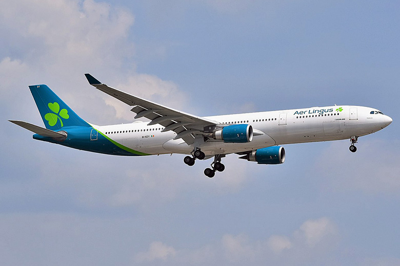 Aer Lingus Airbus A330-300 © <a href='https://commons.wikimedia.org/wiki/File:Aer_Lingus_Airbus_A330-302_EI-EDY_approaching_EWR_Airport.jpg' target='new window o108247' rel='nofollow'>Adam Moreira</a> - Wikimedia <a href='https://creativecommons.org/licenses/by-sa/4.0/deed.en' target='new window l108247' rel='nofollow'>CC BY-SA 4.0</a> Aer Lingus Airbus A330-300 © <a href='https://commons.wikimedia.org/wiki/File:Aer_Lingus_Airbus_A330-302_EI-EDY_approaching_EWR_Airport.jpg' target='new window o108247' rel='nofollow'>Adam Moreira</a> - Wikimedia <a href='https://creativecommons.org/licenses/by-sa/4.0/deed.en' target='new window l108247' rel='nofollow'>CC BY-SA 4.0</a>