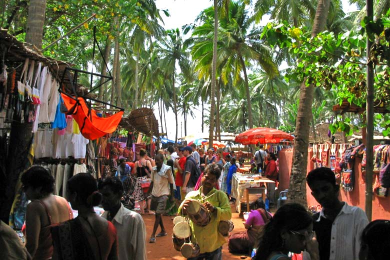 Anjuna Beach flea market, Goa, India © Arjun Pandey - Flickr Creative Commons
