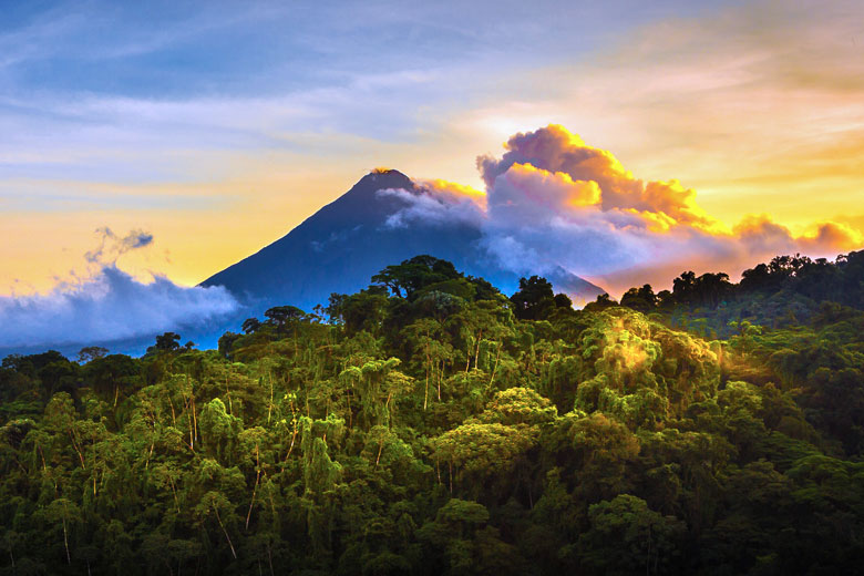 Arenal volcano at sunrise, Costa Rica © photodiscoveries - Flickr Creative Commons