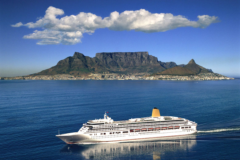 The Aurora at sea off Cape Town © Roderick Eime - Flickr Creative Commons