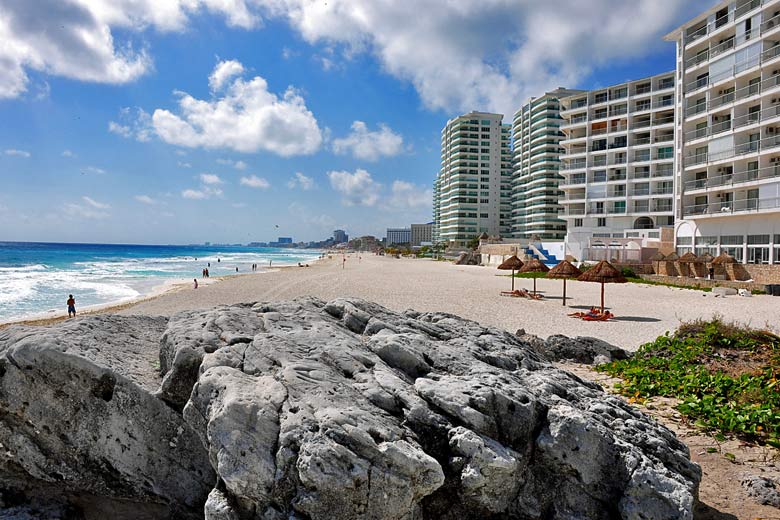 Beach in Cancun, Caribbean Coast, Mexico © michele.pautasso - Fotolia.com Beach in Cancun, Caribbean Coast, Mexico © michele.pautasso - Fotolia.com