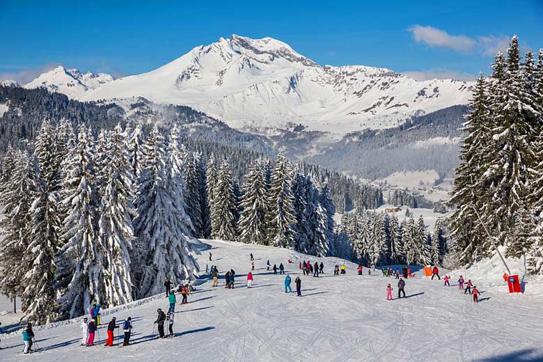 Beginner-friendly slopes and gorgeous views in Les Gets © Hemis - Alamy Stock Photo