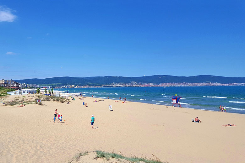 The beautiful shores of Blue Flag-winning Sunny Beach, Bulgaria © Happyna - Wikimedia Commons