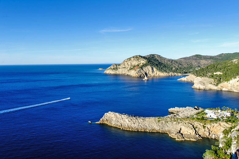 Blue sea around Ibiza © steffus - Fotolia.com Blue sea around Ibiza © steffus - Fotolia.com