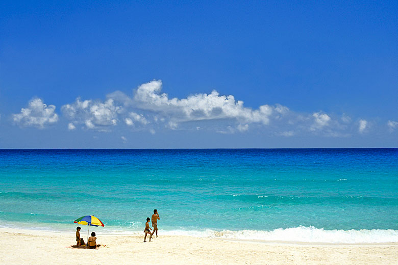 Expect a blue-sky welcome in Cancun, Mexico © Arturoosorno - Dreamstime.com