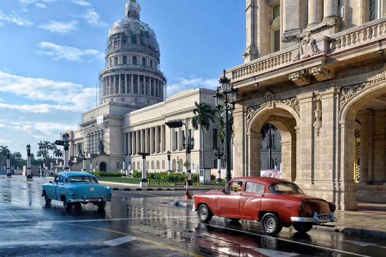 Bus trips from Havana, Cuba © Unverdorbenjr - Fotolia.com