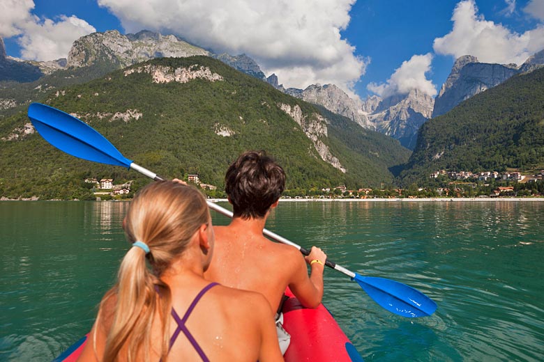 Canoeing on Lake Molveno, Italy © Hemis - Alamy Stock Photo Canoeing on Lake Molveno, Italy © Hemis - Alamy Stock Photo