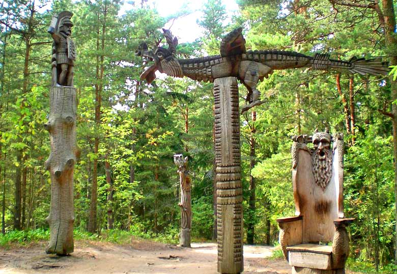 Count the carvings over spooky Witches' Hill, Juodkrante Count the carvings over spooky Witches' Hill, Juodkrante