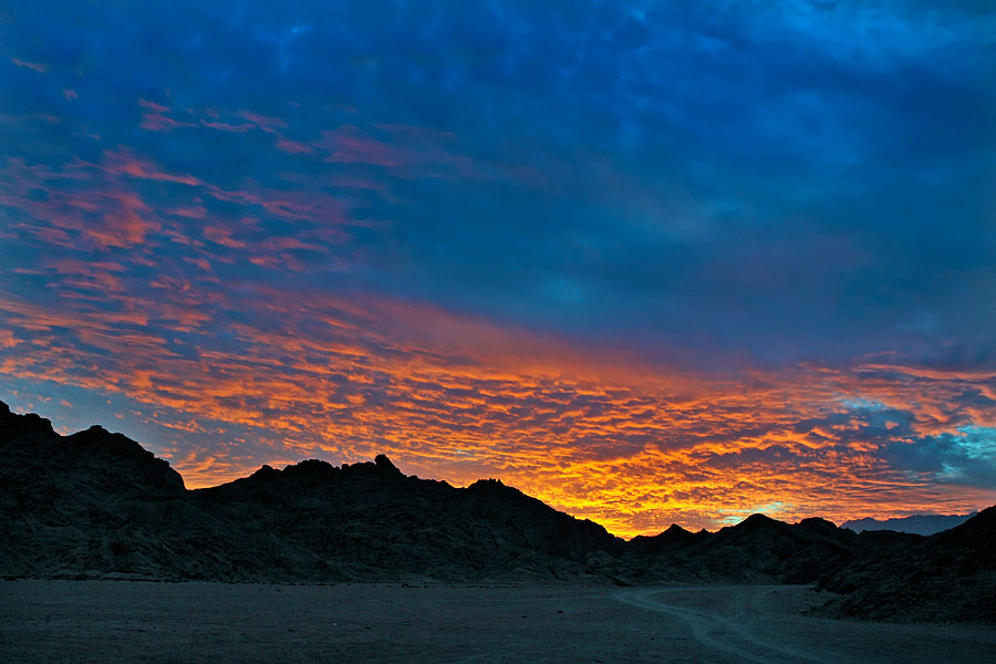 Desert sunset Desert sunset