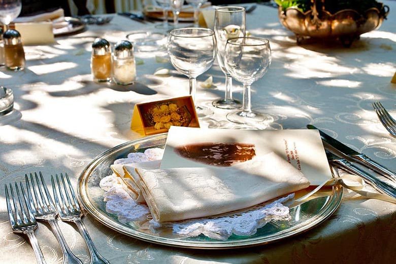 Dining outdoors at O'Parrucchianos in Sorrento - photo courtesy of www.parrucchiano.com