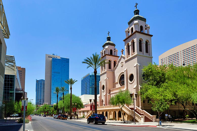 Downtown Phoenix - where old meets new © Ian Dagnall - Alamy Stock Photo