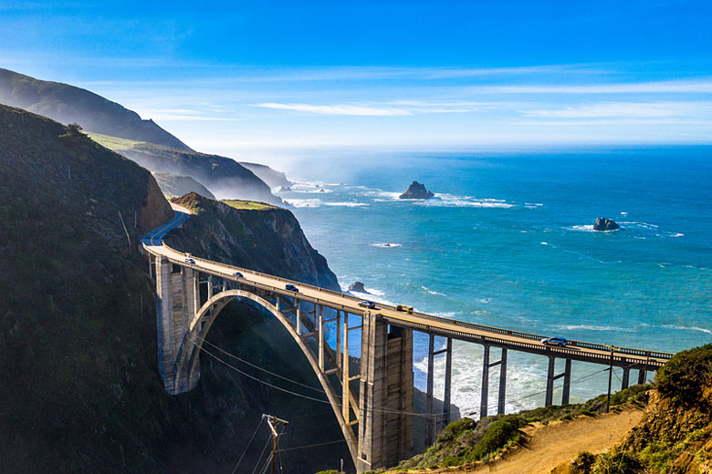 Driving the Pacific Coast Highway in California © Frederick Thelen - Dreamstime.com