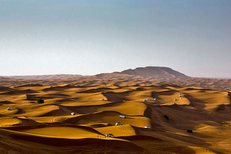 Dune bashing in Dubai © BasharAlaeddin - Flickr Creative Commons
