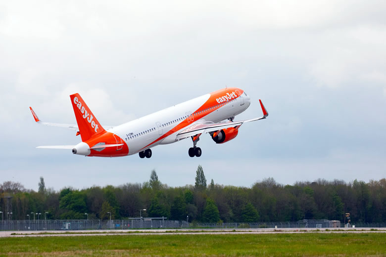 easyJet flight taking off - © easyJet