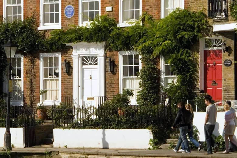 Explore London's blue plaques on a walking tour © English Heritage Explore London's blue plaques on a walking tour © English Heritage