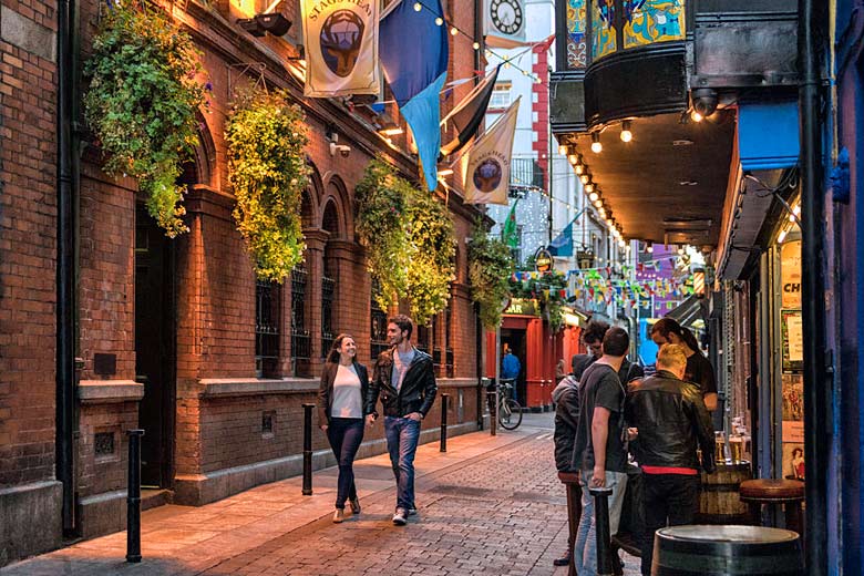 Evening in Temple Bar, Dublin Evening in Temple Bar, Dublin