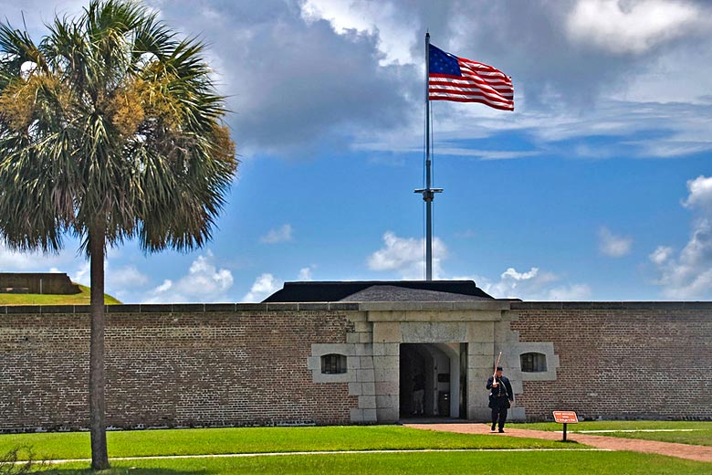 Entrance to Fort Moultrie on Sullivan's Island © Ron Cogswell - Flickr Creative Commons