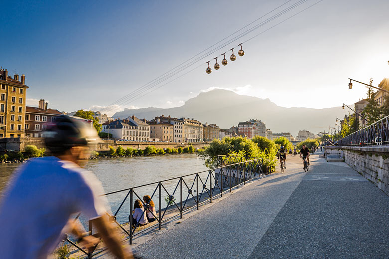 Sail over the Isère River in Grenoble's vintage 'bubbles' Sail over the Isère River in Grenoble's vintage 'bubbles'