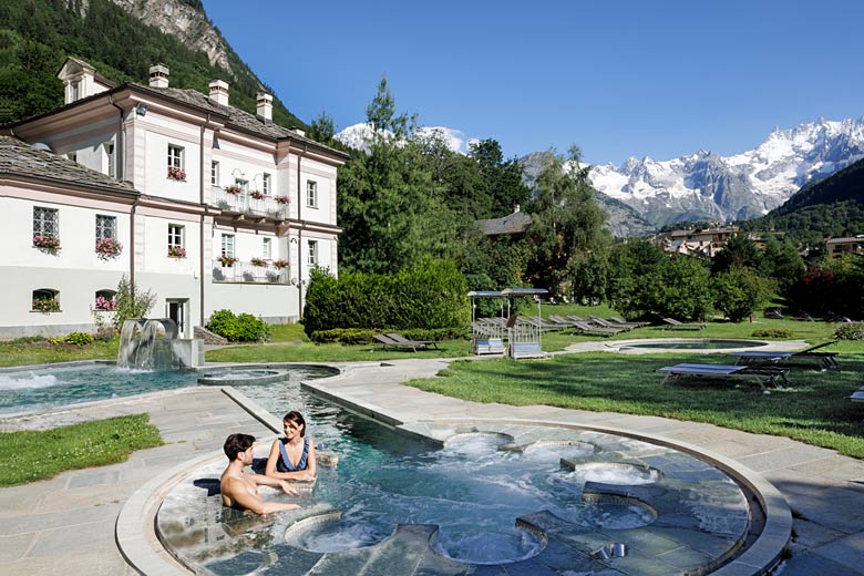 Enjoy the thermal pools at QC Terme Pré Saint Didier
