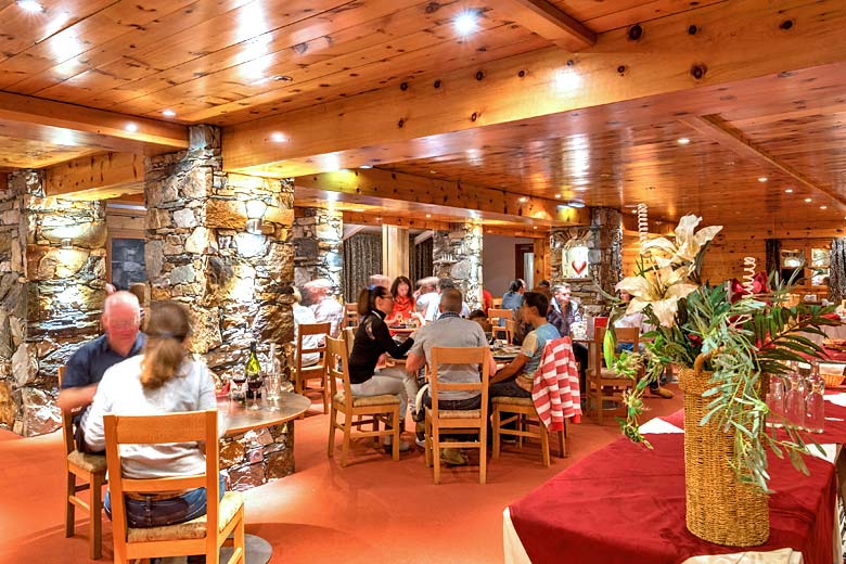 The restaurant at Chalet Hotel Aiguille Percée The restaurant at Chalet Hotel Aiguille Percée