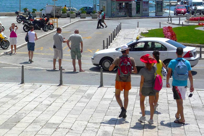How to meet people on holiday How to meet people on holiday