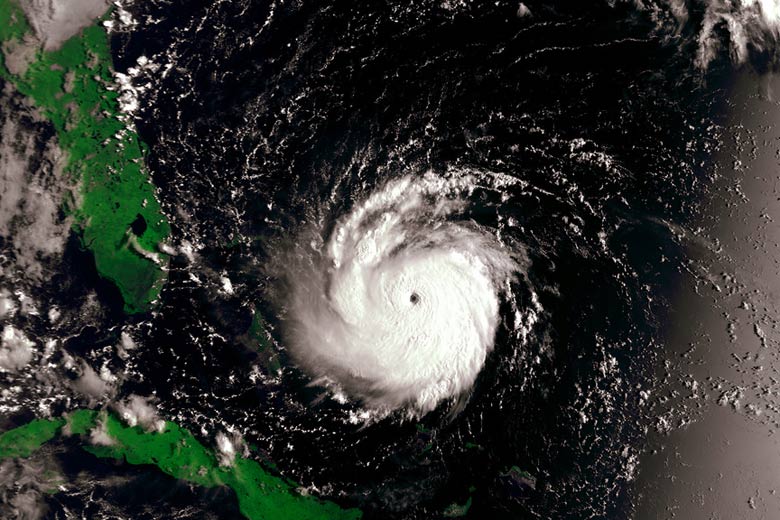 Hurricane Andrew centred 650 kms from Miami