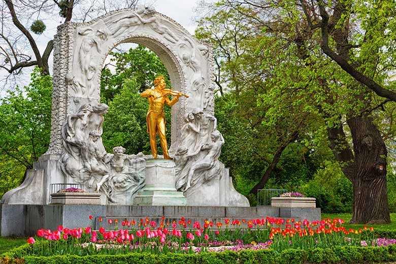 Statue of Johann Strauss in Stadtpark, Vienna Statue of Johann Strauss in Stadtpark, Vienna