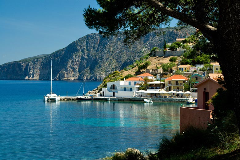 Lazy day in Assos, Kefalonia, Greece © Graham Bell Travel - Alamy Stock Photo