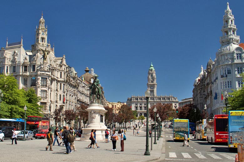 Liberdade Square in the centre of Porto © Ronnie MacDonald - Flickr Creative Commons