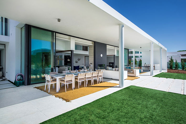 Luxury modern villa in the Algarve