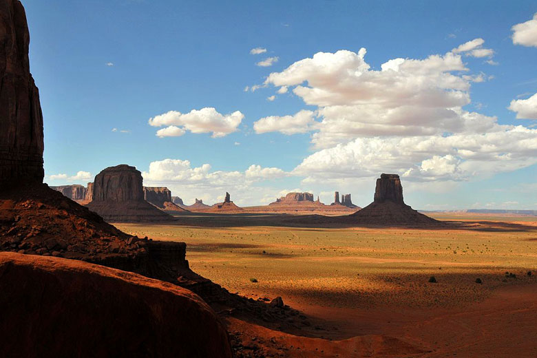 Magnificent Monument Valley, Arizona © Manuel Velazquez - Wikimedia Commons