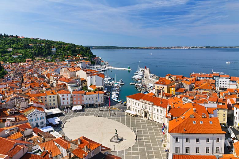 Main square in the picturesque town of Piran, Slovenia © Irakite - Fotolia.com