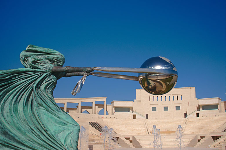 Mother Nature statue at the amphitheatre in Katara Mother Nature statue at the amphitheatre in Katara