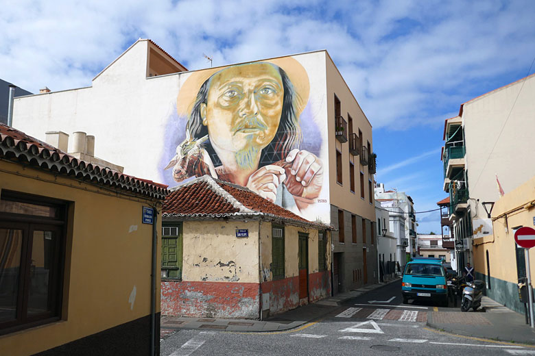 Go mural-spotting in Puerto de la Cruz Go mural-spotting in Puerto de la Cruz