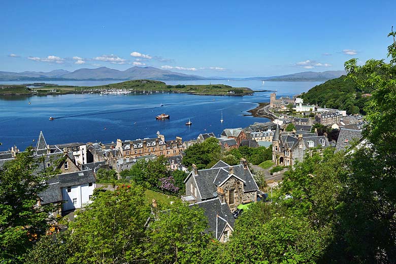 Looking across Oban Bay towards the Isle of Mull © Hehaden - Flickr Creative Commons