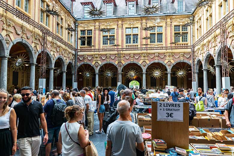 Browse the book market at the Old Bourse