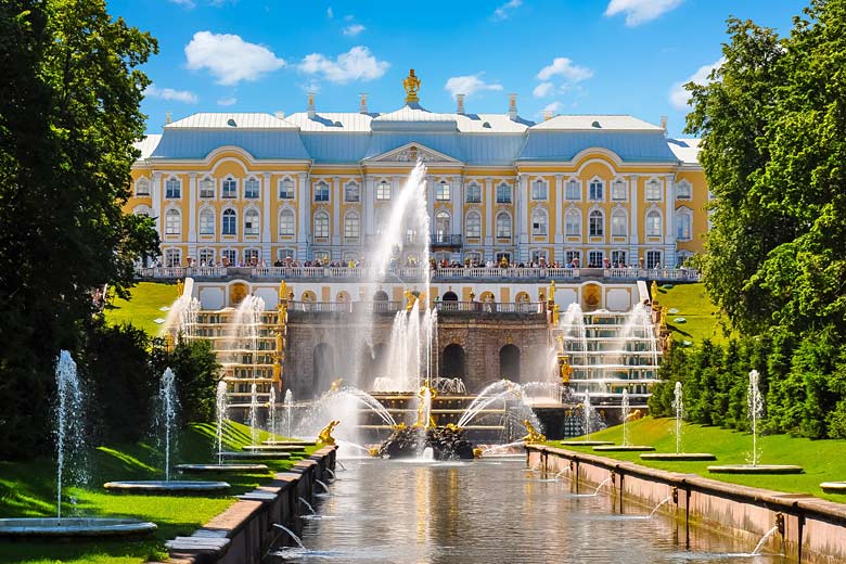 Peterhof Palace in Saint Petersburg, Russia © Mistervlad - Fotolia.com