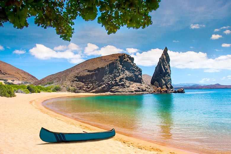 Pinnacle Rock and the beach where many people come to swim © Grispb - Fotolia.com